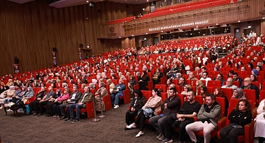 Aydemir, insanın anlam arayışını “ünsiyet” kavramıyla anlattı; “Hepimiz ünsiyet ihtiyacı içerisindeyiz”
