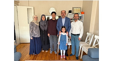 Başkan Altay, “Umre Ödüllü Siyer Yarışması” ile Umreye Giden Yarış Ailesini Ziyaret Etti