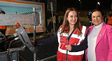 Başkan Vekili Büşra Özdemir’den gece mesaisindeki asfalt ekiplerine ziyaret