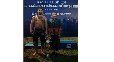 Başkan Vekili Büşra Özdemir kadın muhtarlarla güreşleri izledi