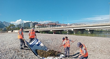 Büyükşehir Belediyesi ekipleri gece boyunca sahada görev yaptı