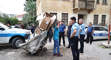 Büyükşehir Zabıtasından Balbey Mahallesinde hurda ve atık depolarına operasyon