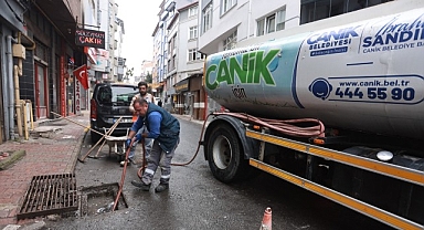 Canik Belediyesi'nden Sağanak Mesaisi: Mazgallar Temizleniyor