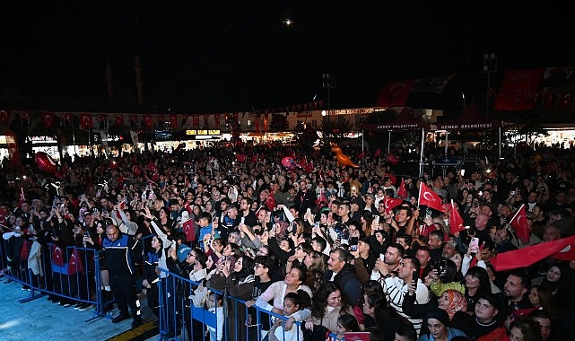 Cumhuriyet Bayramı Kemer'de coşkuyla kutlandı