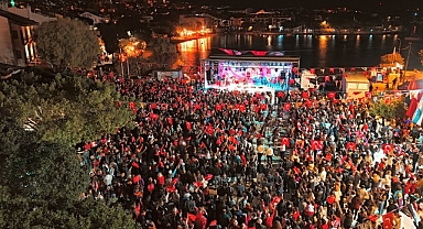 Cumhuriyetin 103. yılı omuz omuza kutlandı