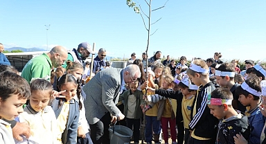 Edremit’te Dünya Hayvanları Koruma Günü’nde anlamlı buluşma