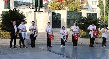 Efes Selçuk’ta Engel Tanımayan Gençlerden Cumhuriyet Coşkusu