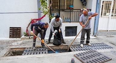 Gaziemir’de kışa hazırlık: Yağmur suyu kanalları temizleniyor
