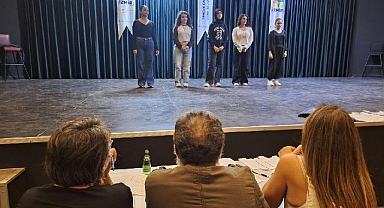 Genç İzmir’de tiyatro seçmelerine yoğun ilgi
