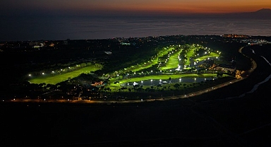 Gloria Golf Club’ta Golf Deneyimi Gün Batımından Sonra da Devam Ediyor