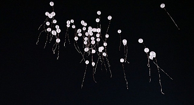 Gökyüzüne pembe balon bıraktılar