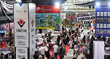 Her yaştan Antalyalı binlerce kitap arasında keşfe çıktı