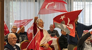 Huzurevinde coşkulu 29 Ekim balosu