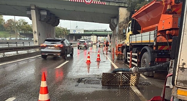 İstanbul'da Sağanak ve Fırtına Etkisini Sürdürüyor