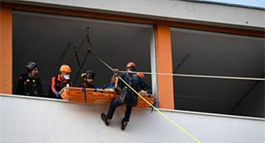 İzmir’de nefes kesen deprem tatbikatı
