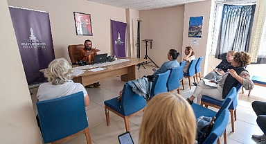 İzmir’de yazarlık yolculuğu başladı