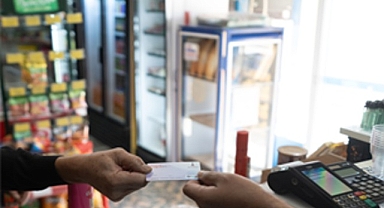 İzmir’in emeklileri desteklerle nefes alıyor