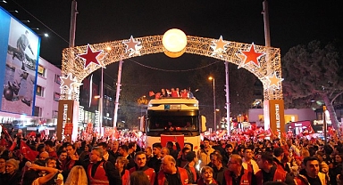 Kadıköy’de Yüz Binlerce Kişi Cumhuriyet İçin Yürüdü