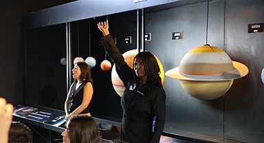 Karman Hattını Geçen Astronot Aisha Bowe, Çiğli’de öğrencilerle buluştu