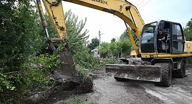 Kemer’de dere temizliği çalışmaları sürüyor
