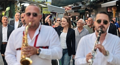 Kemeraltı Festivali esnafın yüzünü güldürdü