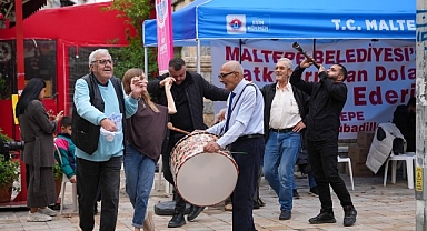 Maltepe’de, Cumhuriyet’in 103. yılında mübadil davulu çalındı