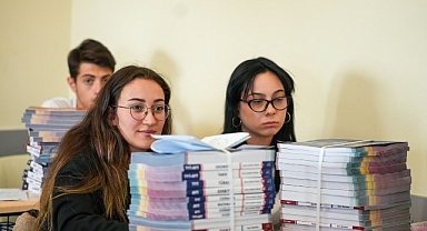 Maltepe’de Sınav Yolculuğuna Kitap Desteği