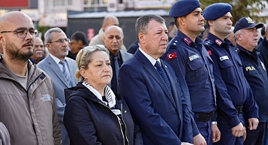 Muhtarlar Günü çelenk sunma töreni Cumhuriyet Meydanı'nda gerçekleşti