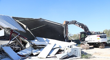 Nilüfer’de kaçak fabrika yıkıldı