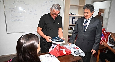 Öğrencilere ücretsiz kitapları dağıtıldı