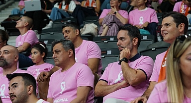 Pembe Tribünden Tüm Kadınlara: Kendine Zaman Ayır, Sağlığını İhmal Etme