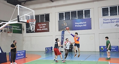 Sokak Basketbolunda Şampiyonlar Kupalarını Aldı