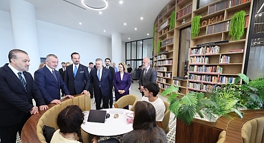 Zorlu’dan Büyükakın’a övgü: “Kendisi sadece hizmet üretmiyor, kavram da üretiyor”