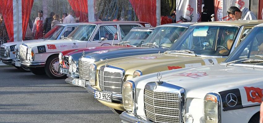 Mercedes-Benz ve Klasik Otomobil Kulübü iş birliği ile düzenlenen Mercedes-Benz Cumhuriyet Rallisi Benasta Benleo Acıbadem'de sona erdi