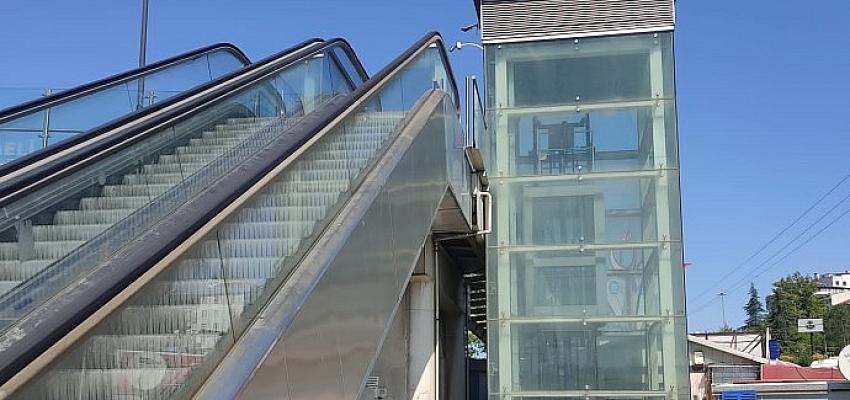 Çayırova'daki yürüyen merdivene motor tadilatı