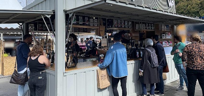 İstanbul Kahve Festivali'nde gümüş cezvelerle Türk kahvesi hazırlanıyor