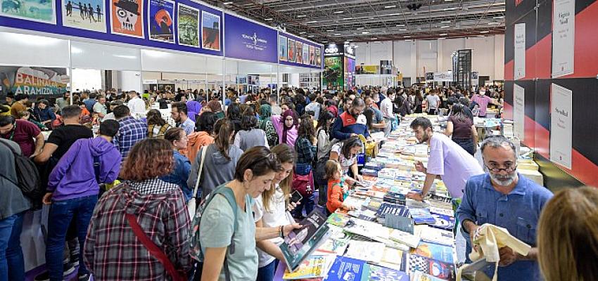 İZKİTAP kitapseverlerin buluşma noktası oldu