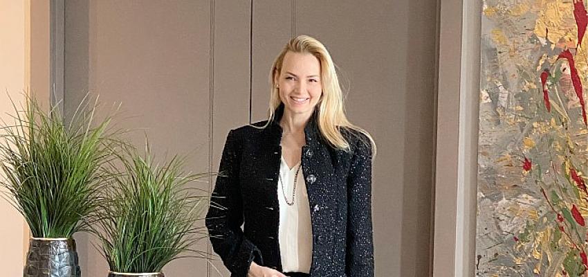 Soyut Ekspresyonist Çalışmaları İle İsminden Söz Ettiren Sanatçı Özge Gürkan Louvre Müzesinde