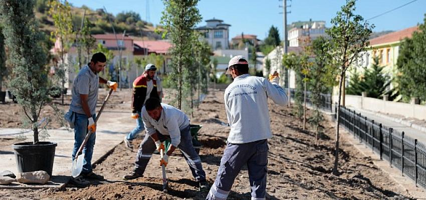 Fatih Sultan Mehmet Mahallesi'ndeki yeni parkın yapımı sürüyor