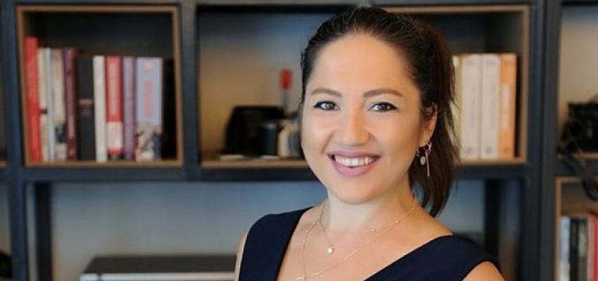 Klinik psikolog Nazende Öksüz Özdemir’in ilk kitabı “Aynaya Bakma Cesareti” 