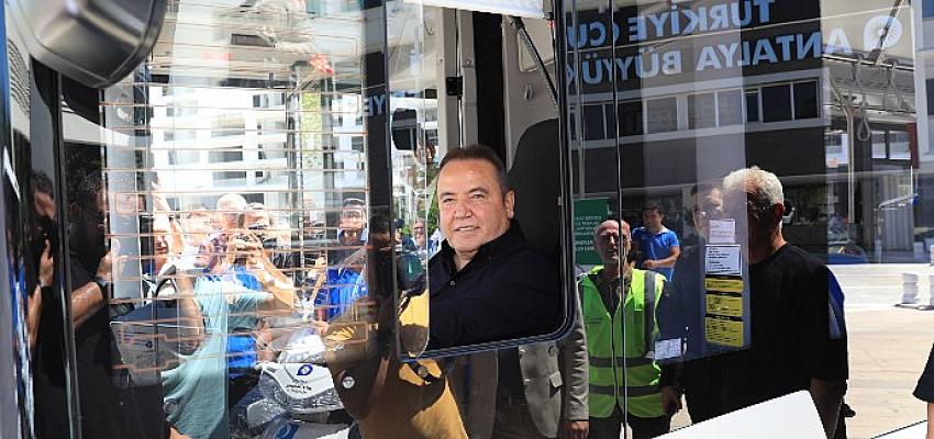 Antalya Büyükşehir'in araç filosuna elektrikli otobüs