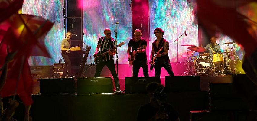 Türkiye’nin festivali 3 büyük konserle başladı