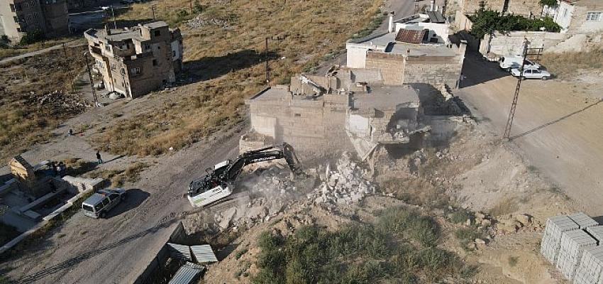 Metruk Binalar Yıkılıyor