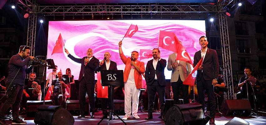 30 Ağustos Zafer Bayramını Bülent Serttaş Konseriyle Kutlandı