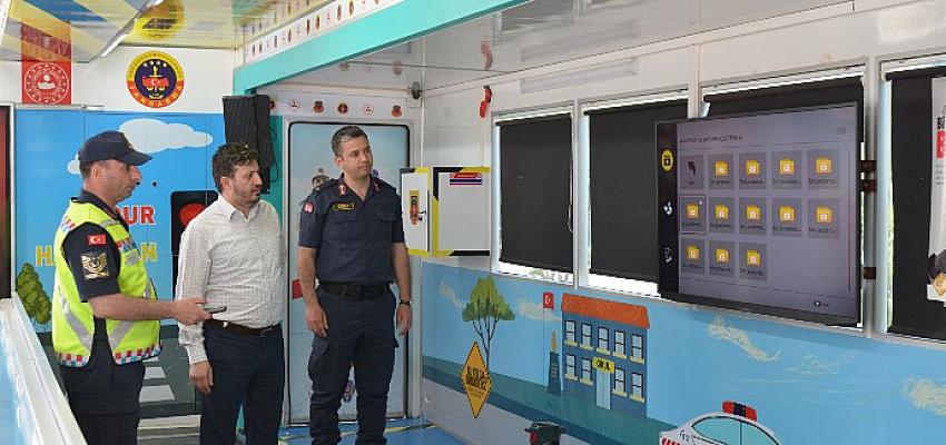 Kalecik'te Öğrencilere ve Vatandaşlara Trafik Gevenliği Konulu Uygulamalı Eğitim Verildi
