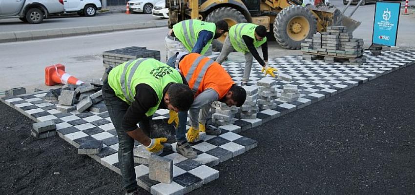 Gebze Körfez Caddesi'nde geniş kaldırım, rahat trafik