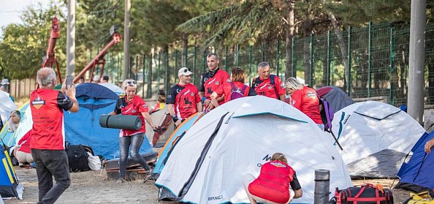 Afyon Yeşilçiftlik'te çadırlar kuruldu