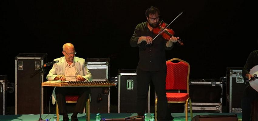 Üstad Göksel Baktagir ile müzik şöleni Darıca Millet Bahçesi'nde yaşandı