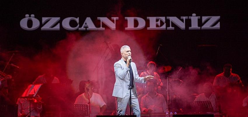 Çim Konserleri'nde Özcan Deniz rüzgarı