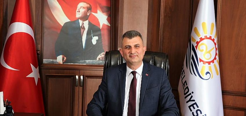 Gölcük Belediye Başkanı Ali Yıldırım Sezer'den Öğretmenler Günü Mesajı